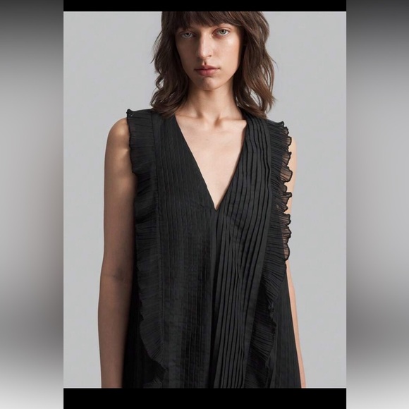 Elegant Black Pleated Dress - Picture 5 of 8